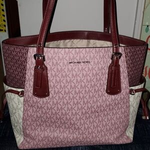 Excellent condition MK purse